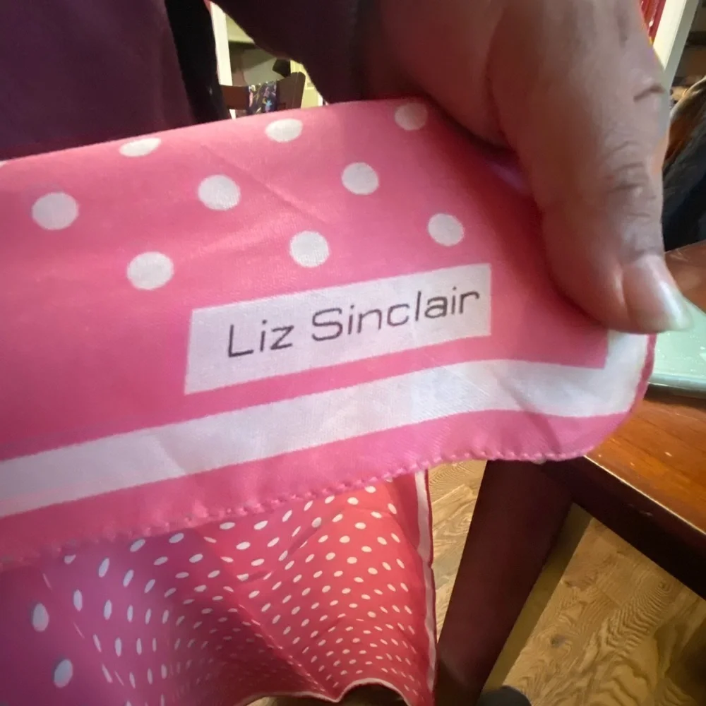 Liz Sinclair 100% polyester wrap